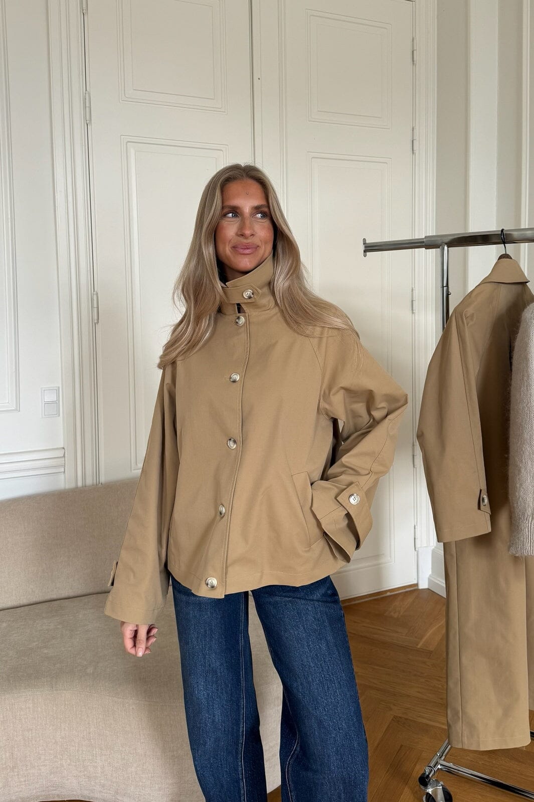 Trenchcoat Ava Kurz mit Hemdkragen