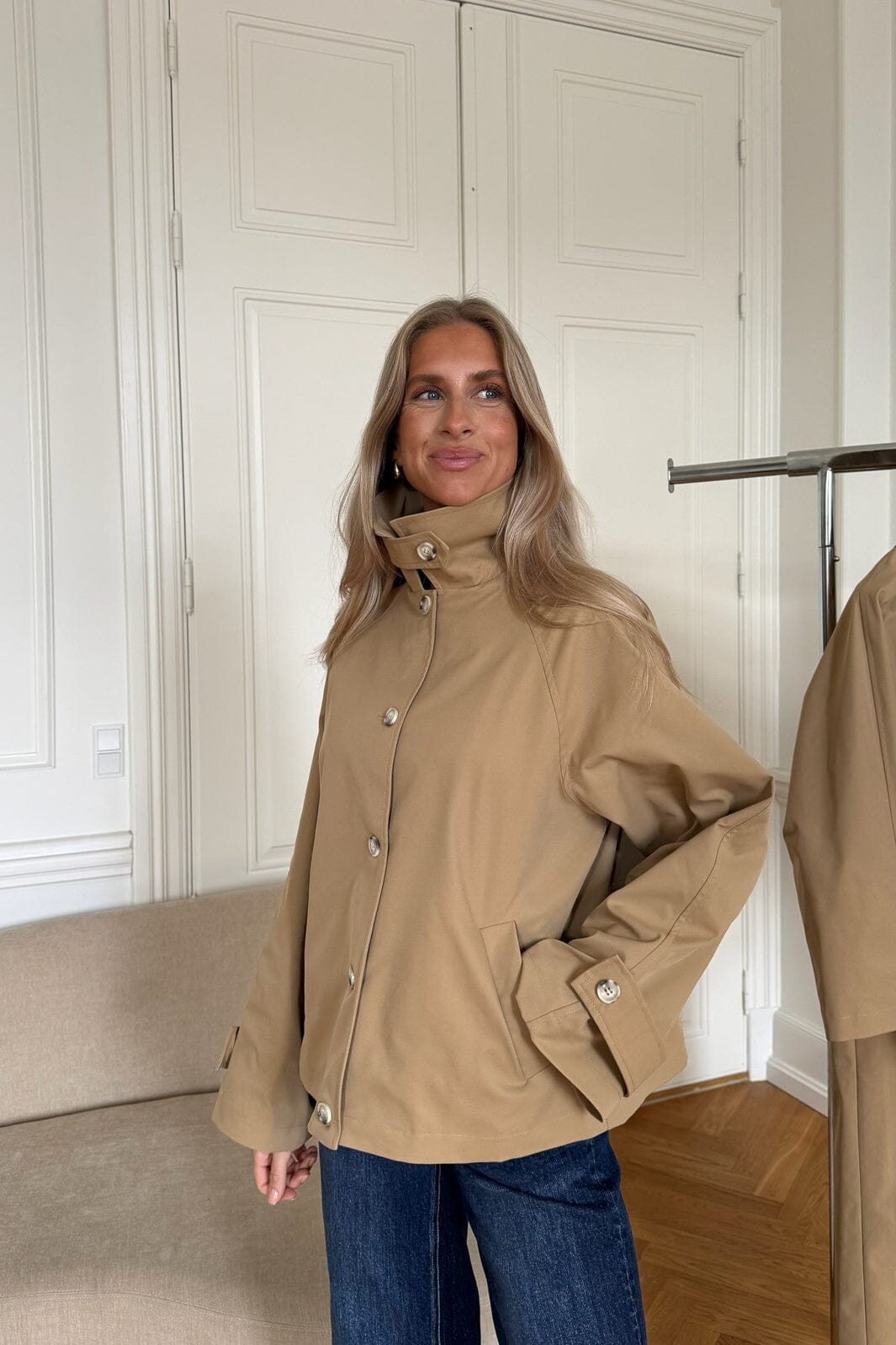 Trenchcoat Ava Kurz mit Hemdkragen
