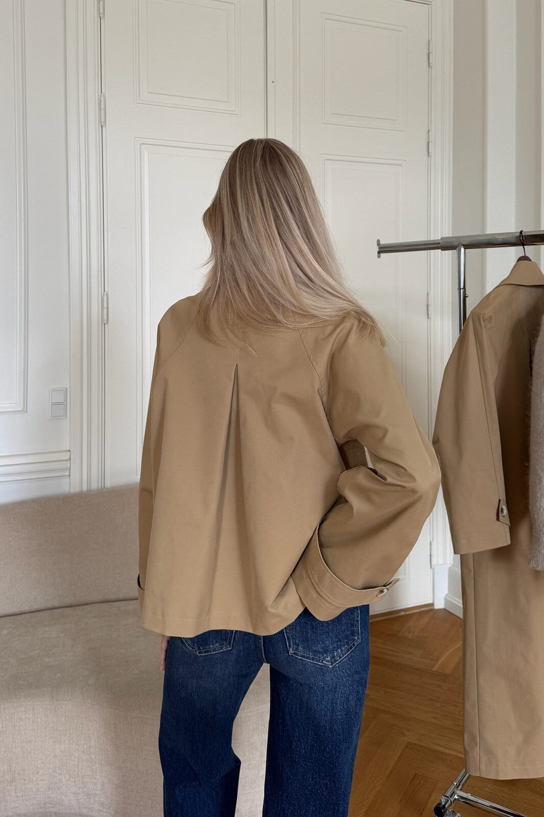 Trenchcoat Ava Kurz mit Hemdkragen