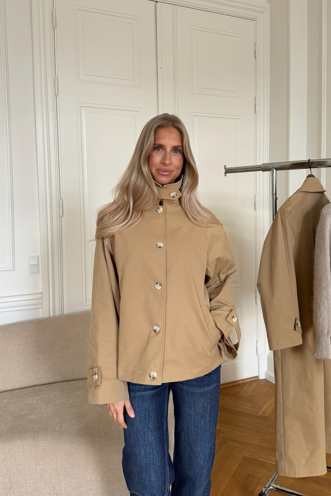 Trenchcoat Ava Kurz mit Hemdkragen