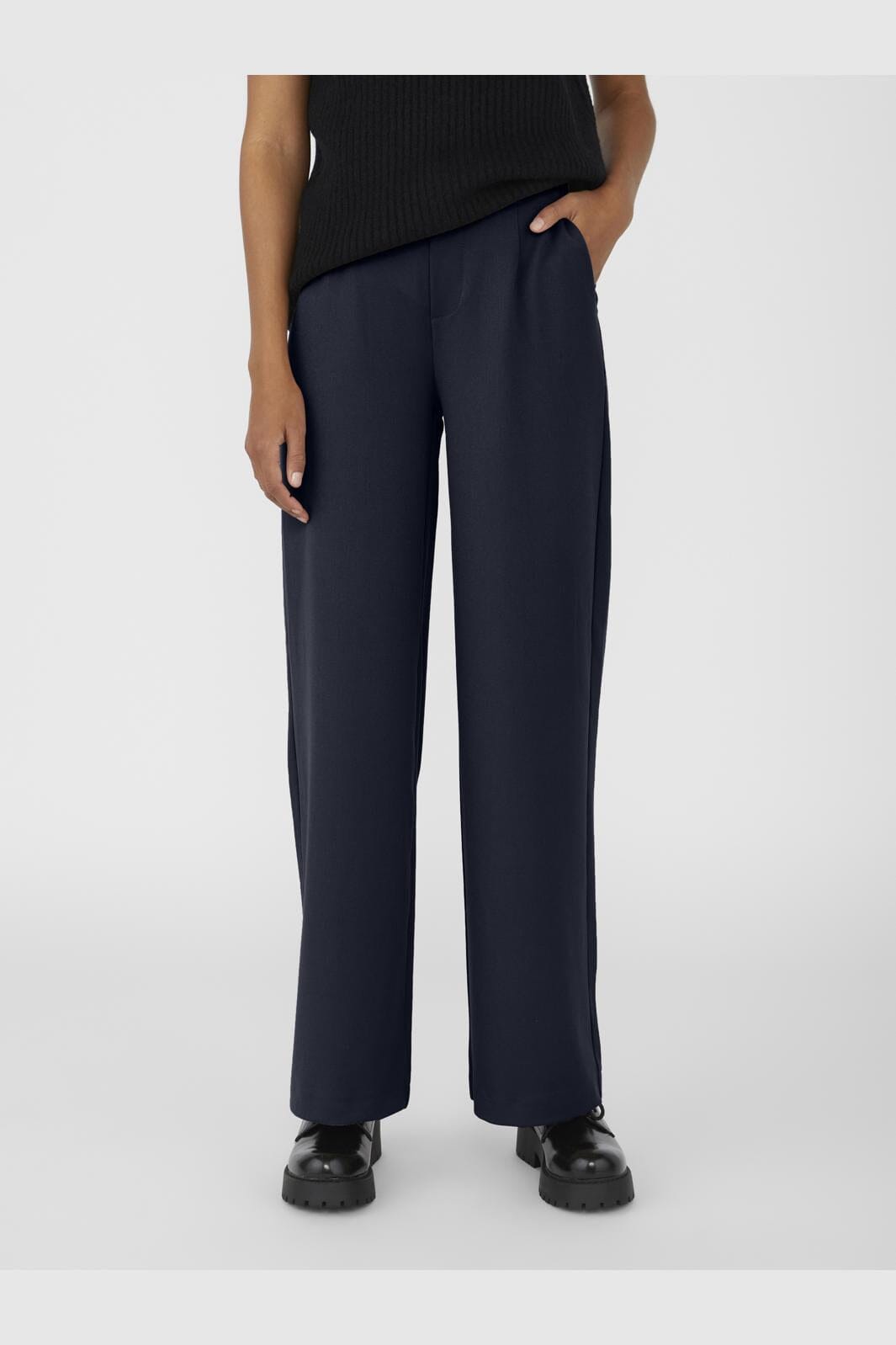 Stoffhose Lisa mit Nadelstreifen und weitem Bein