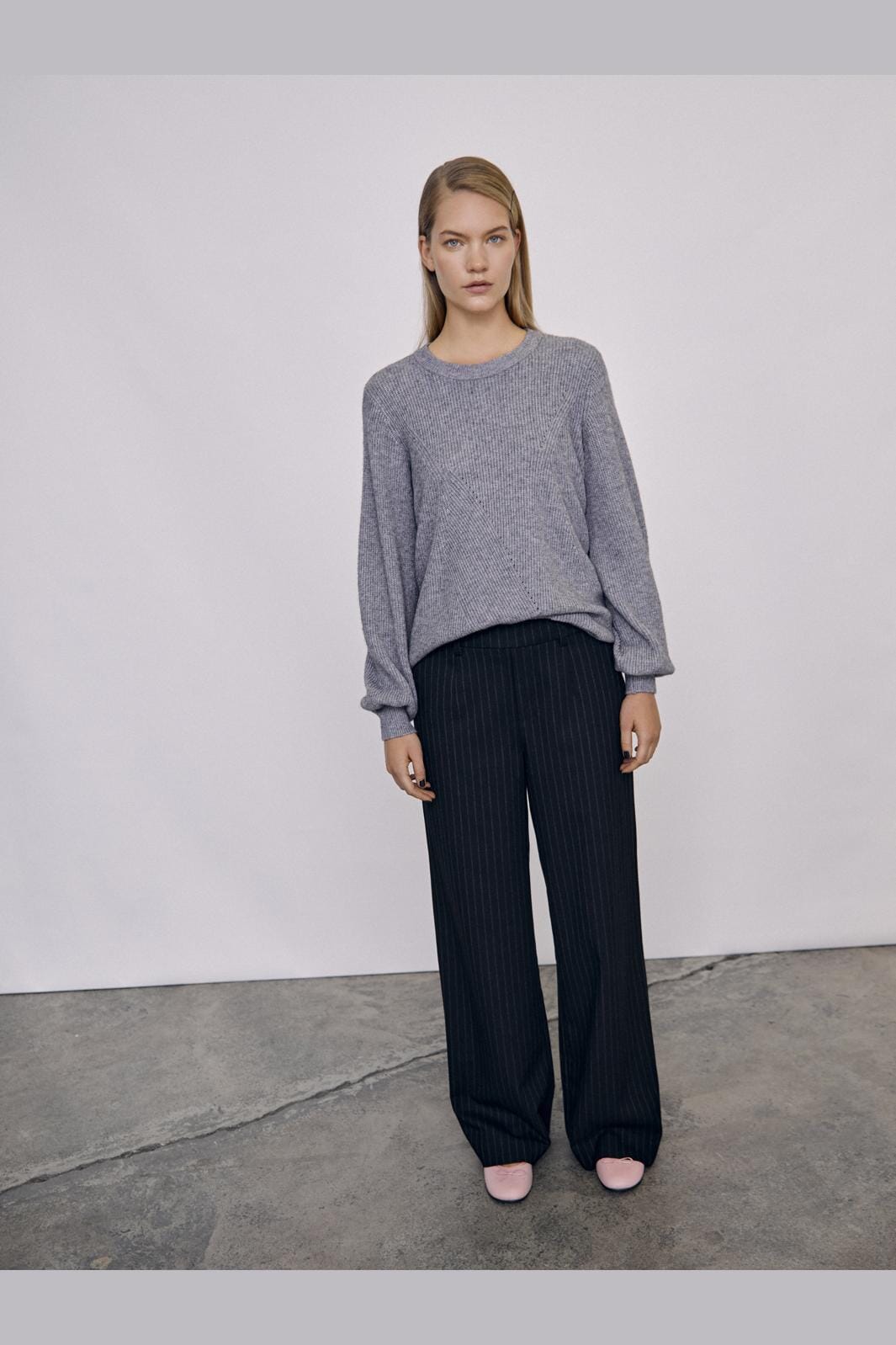 Stoffhose Lisa mit Nadelstreifen und weitem Bein